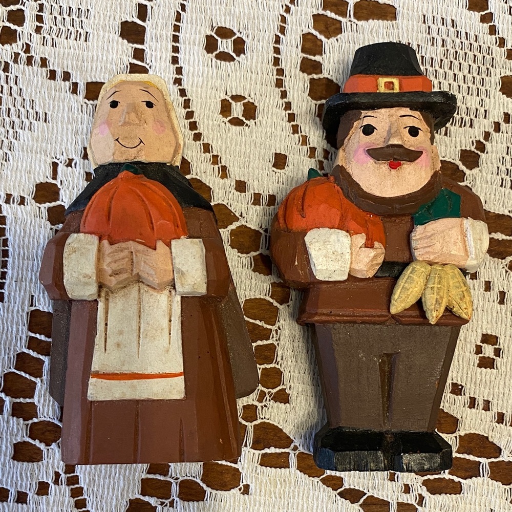 4” vintage pilgrim wood man and women Midwest folk art handpainted figures